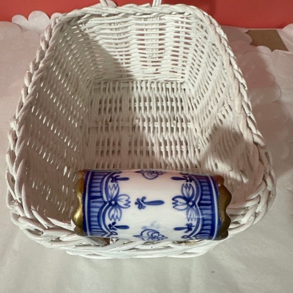 Vintage basket with porcelain handles - Picture 5 of 12
